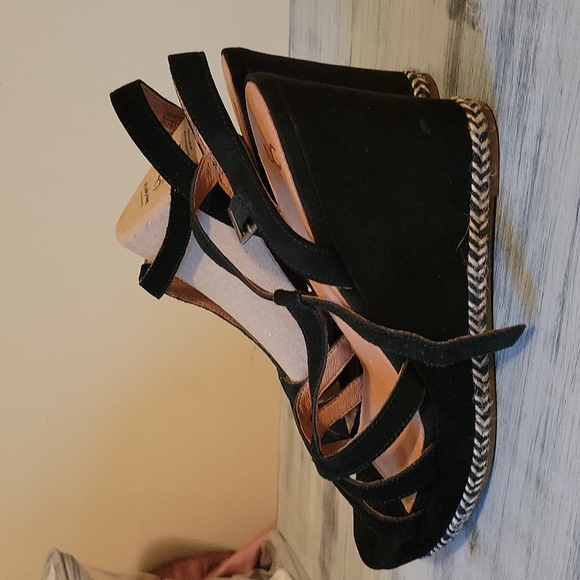 Ugg Melissa size 10 Suede Wedge Sandal - Picture 3 of 8